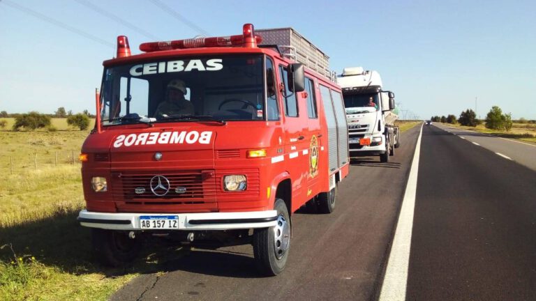 BOMBEROS DE CEIBAS HICIERON UNA FERIA DE ROPA, UNA RIFA Y ANALIZAN COLOCAR ALCANCÍAS EN LA RUTA