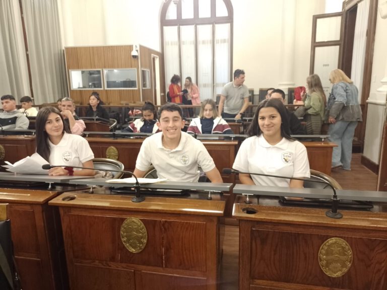 Escuelas de Islas participaron en el Senado juvenil