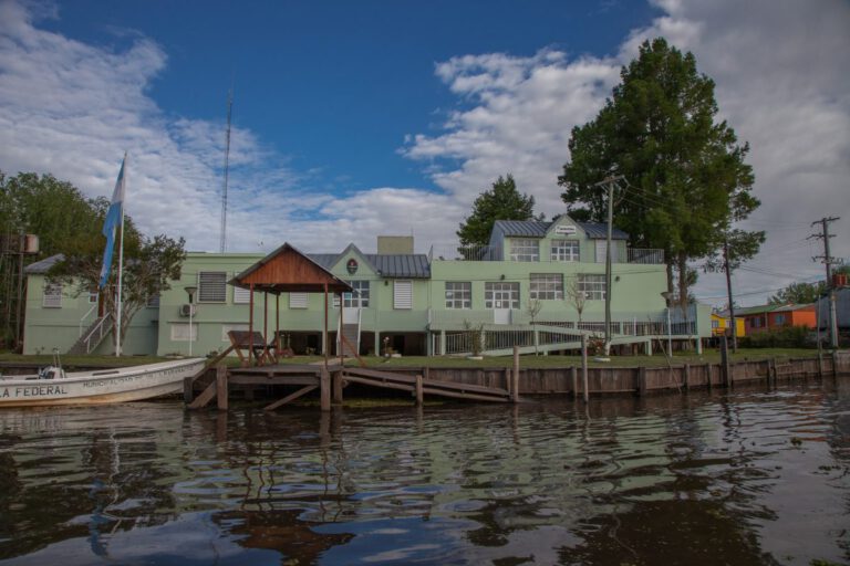 El hospital de Villa Paranacito reorganizó su atención por la altura del río