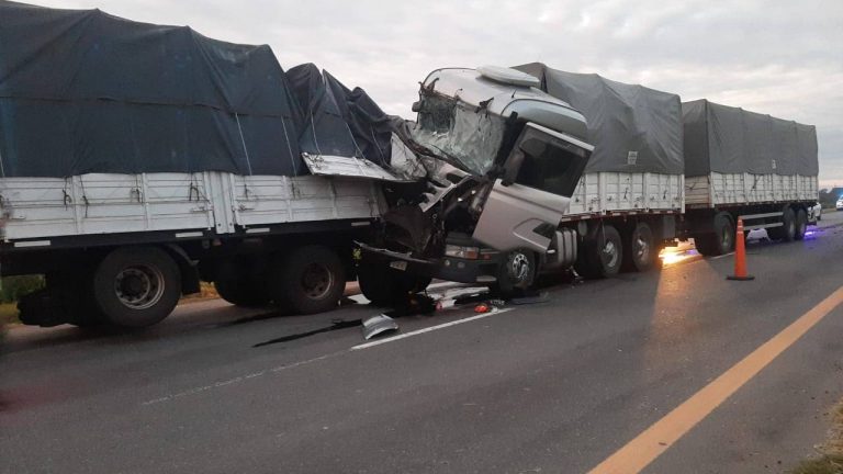 Siniestro vial en la Autovía N° 14: Choque entre dos camiones