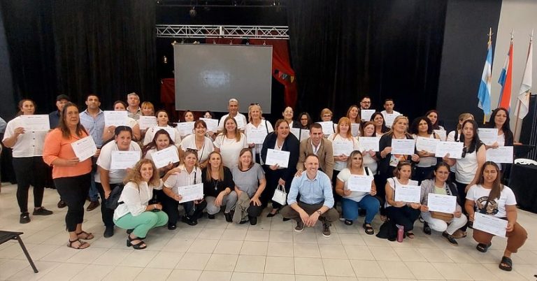 196 agentes de cocina recibieron certificados de capacitación en Gualeguay