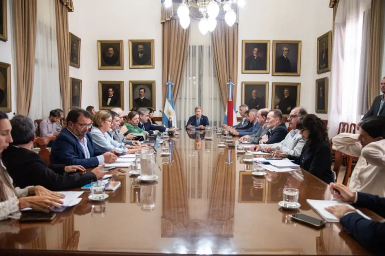 EL GABINETE PROVINCIAL ANALIZÓ EL LISTADO Y AVANCE DE OBRAS Y REPARACIONES EN ESCUELAS Y HOSPITALES