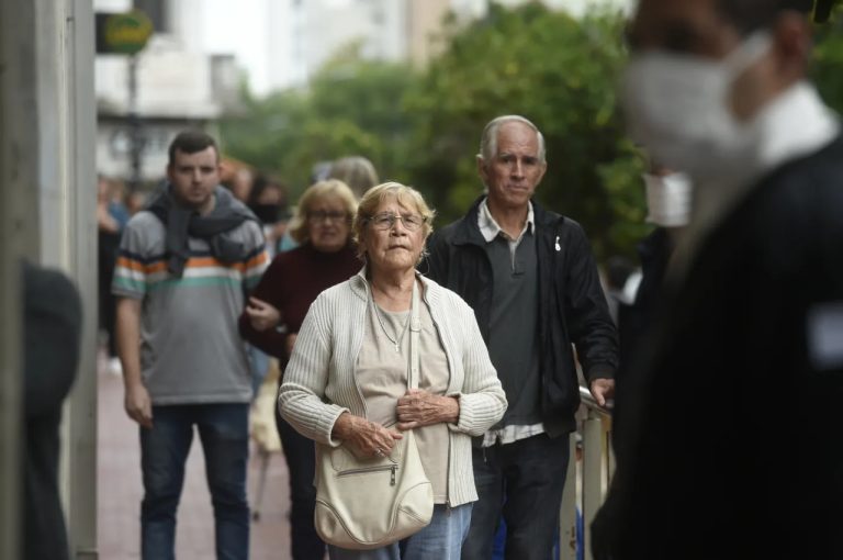 OFICIALIZARON EL PAGO DE UN BONO DE $70 MIL PARA JUBILADOS EN MAYO