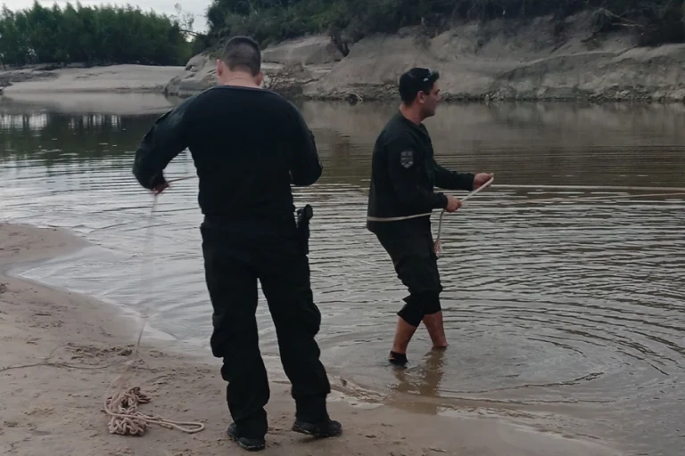 CONTINÚA LA BÚSQUEDA DEL JOVEN QUE DESAPARECIÓ EN EL RÍO GUALEGUAY HACE 22 DÍAS