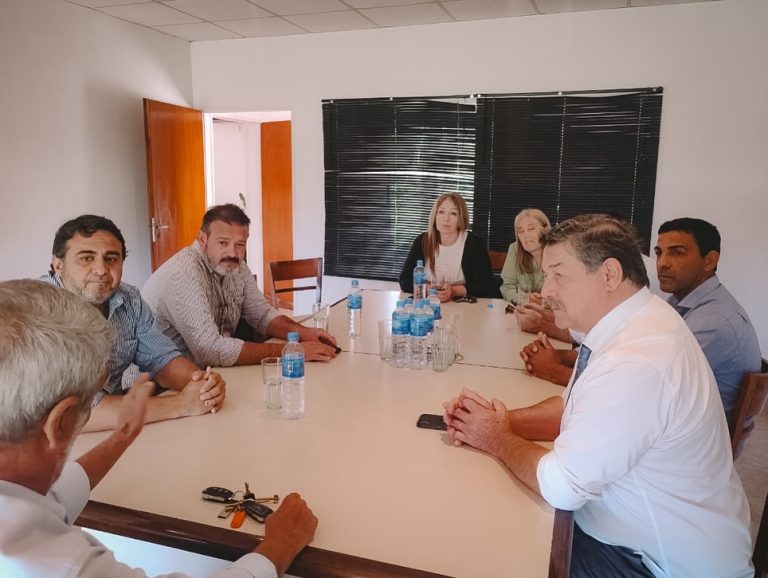 INTENDENTES DE LA ZONA Y EL SENADOR MENDEZ SE REUNIERON CON AUTORIDADES DE PUERTO GUAZÚ S.A.