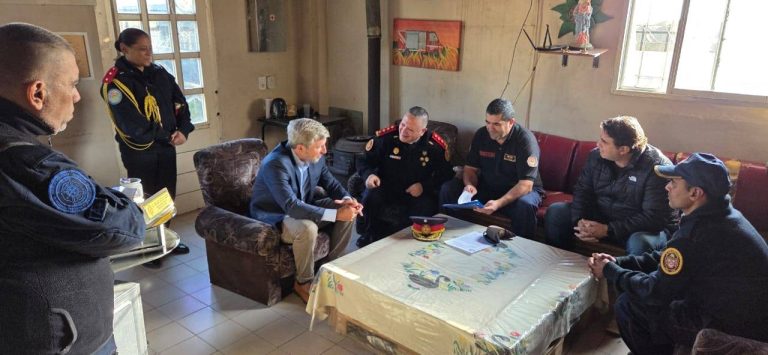 FRIGERIO VISITÓ A LOS BOMBEROS VOLUNTARIOS DE CEIBAS
