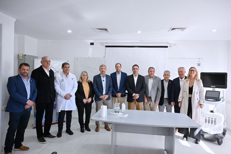 FRIGERIO PARTICIPÓ DE LA ENTREGA DE UN ECÓGRAFO AL SERVICIO ONCOLÓGICO DEL HOSPITAL CENTENARIO DE GUAELGUAYCHÚ