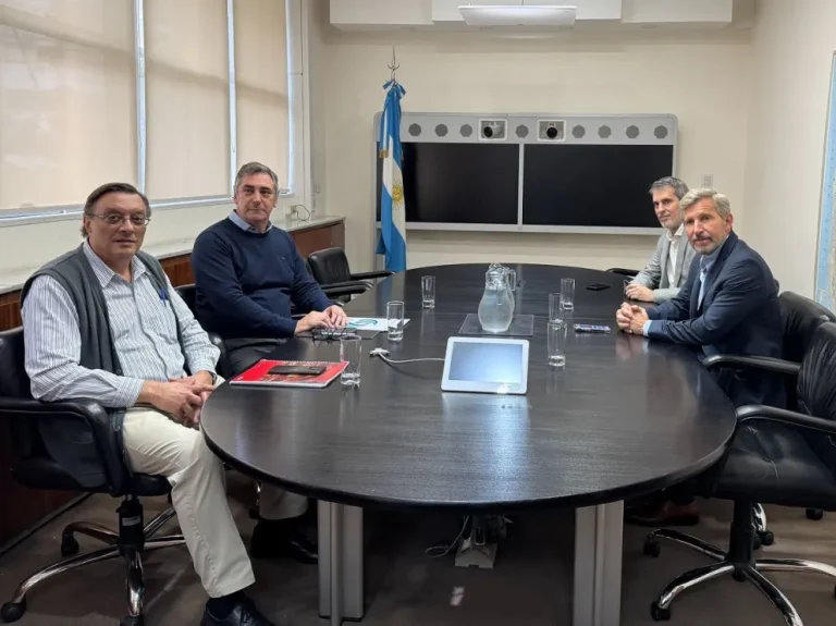 EL GOBERNADOR GESTIONÓ MEJORAS PARA LAS RUTAS 14 Y 127 EN REUNIÓN CON VIALIDAD NACIONAL