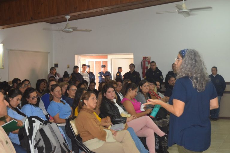 SE REALIZÓ UNA CHARLA DE CONCIENTIZACIÓN PARA LA PREVENCIÓN DEL SUICIDIO