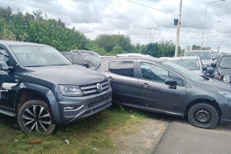 LA PROVINCIA TRASLADA LOS VEHÍCULOS SECUESTRADOS EN BRAZO LARGO