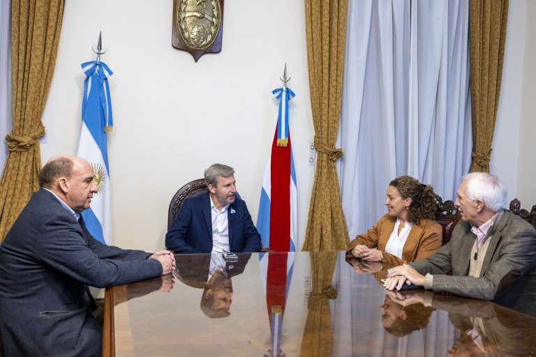 PRESENTAN A LA NUEVA TITULAR DE DEFENSA AL CONSUMIDOR DE LA PROVINCIA