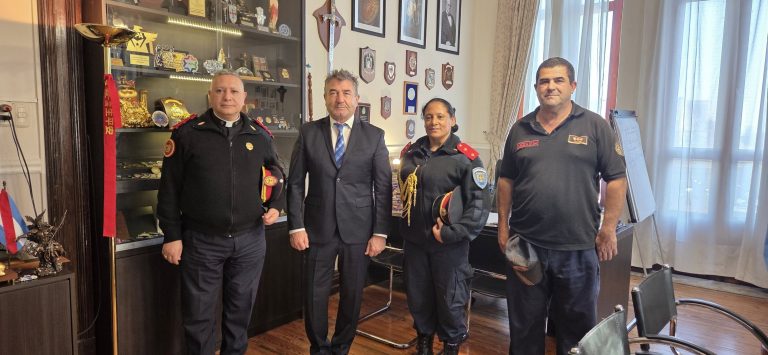 EL MINISTRO RONCAGLIA RECIBIÓ A LOS BOMBEROS VOLUNTARIOS DE CEIBAS