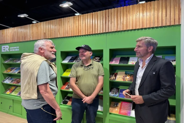 FRIGERIO EXPUSO EN LA FERIA DEL LIBRO EN BUENOS AIRES