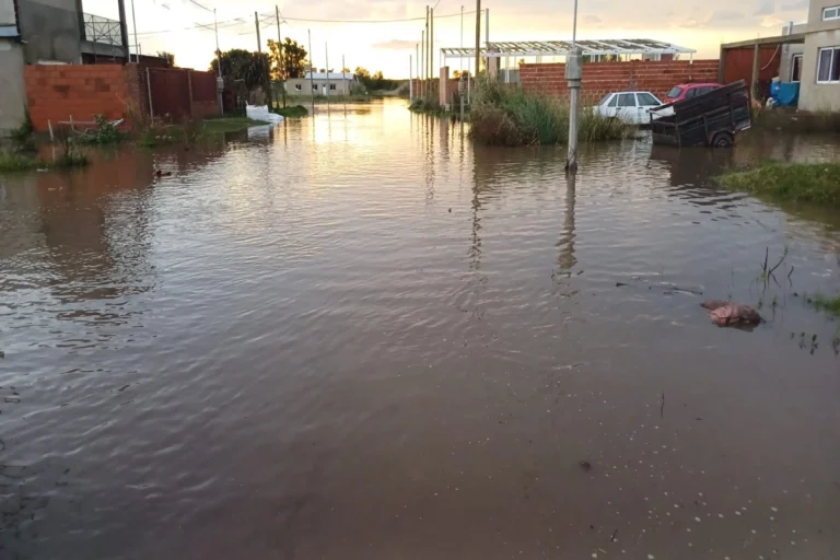 LA PROVINCIA ASISTE A CIUDADANOS DE IBICUY AFECTADOS POR LAS FUERTES PRECIPITACIONES