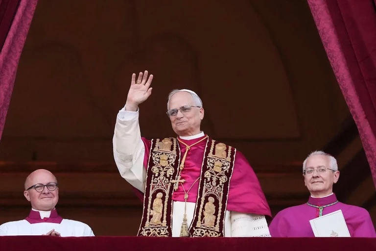 HAY NUEVO PAPA: ROBERT PREVOST ES EL SUCESOR DE FRANCISCO