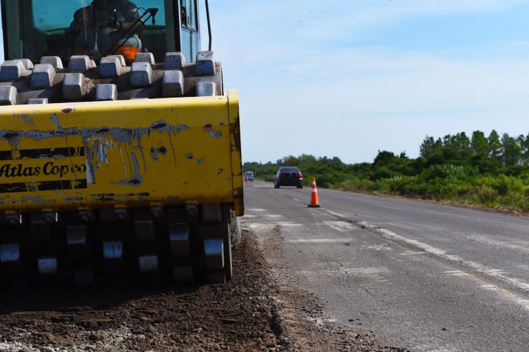 AVANZA EL PLAN DE RECUPERACIÓN DE RUTAS PROVINCIALES CON OBRAS EN LOS DEPARTAMENTOS ISLAS DEL IBICUY, GUALEGUAYCHÚ Y URUGUAY