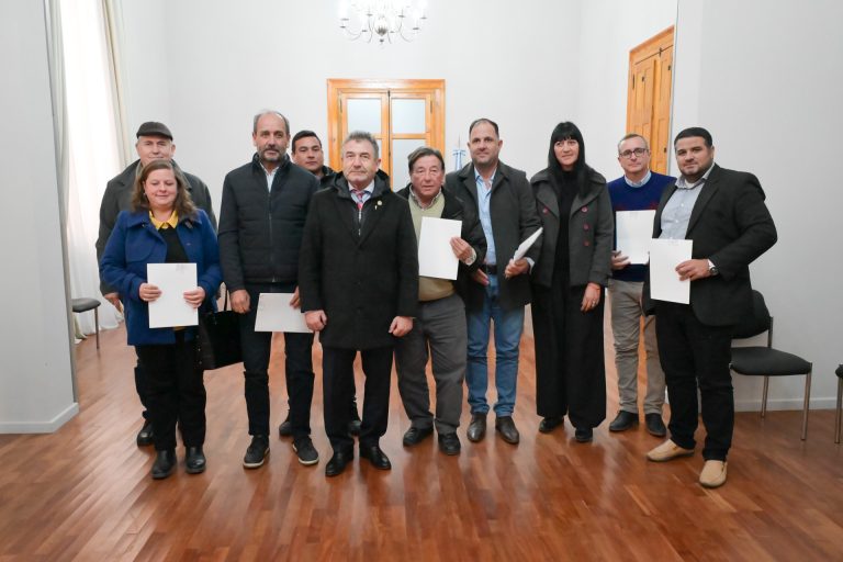 LA PROVINCIA ENTREGÓ  CÁMARAS DE SEGURIDAD A GILBERT, PUEBLO BELGRANO Y OTRAS COMUNAS