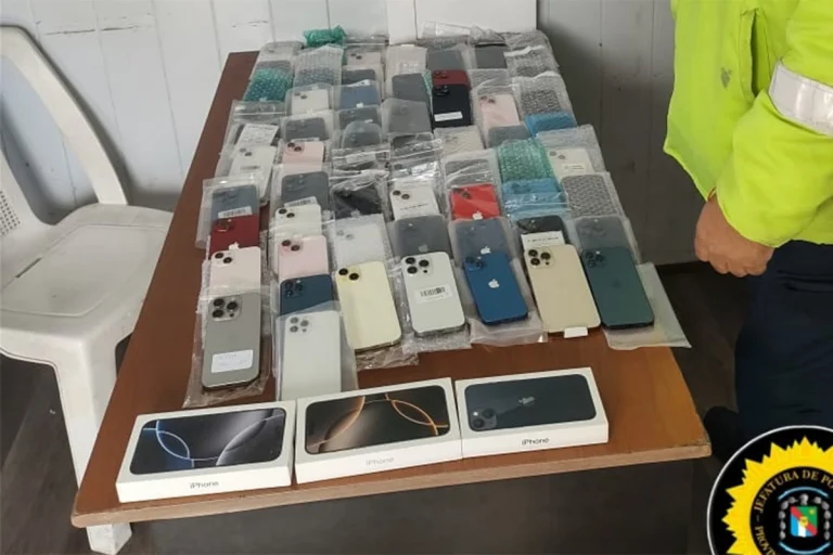 INCAUTARON IPHONES Y UNA MACBOOK QUE UN JOVEN PRETENDÍA INGRESAR A ENTRE RÍOS