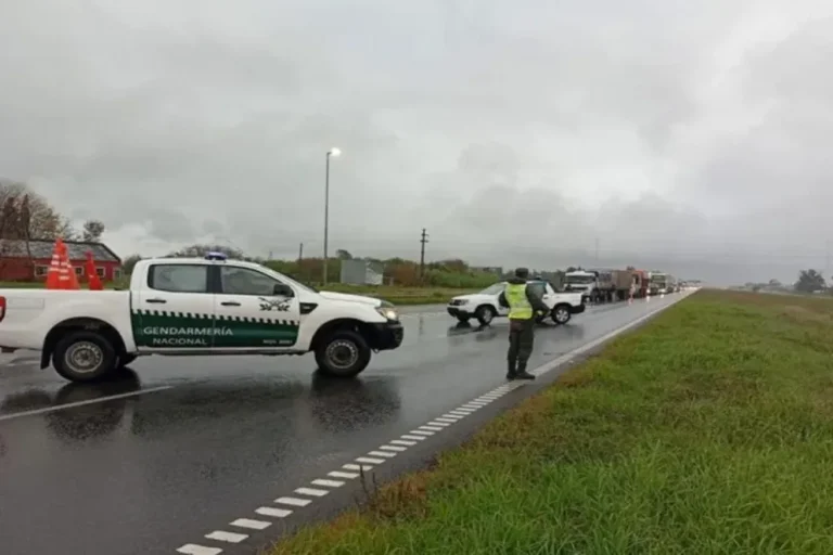 RESTABLECIERON EL TRÁNSITO EN LA RUTA 12 TRAS VARIAS HORAS DE CIERRE POR LA TORMENTA