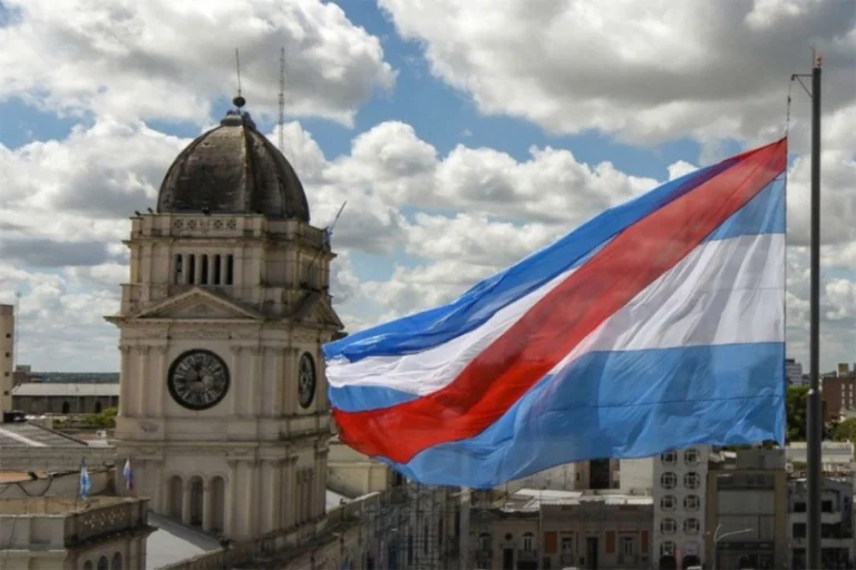 HOY ES EL DÍA DE LA BANDERA DE ENTRE RÍOS