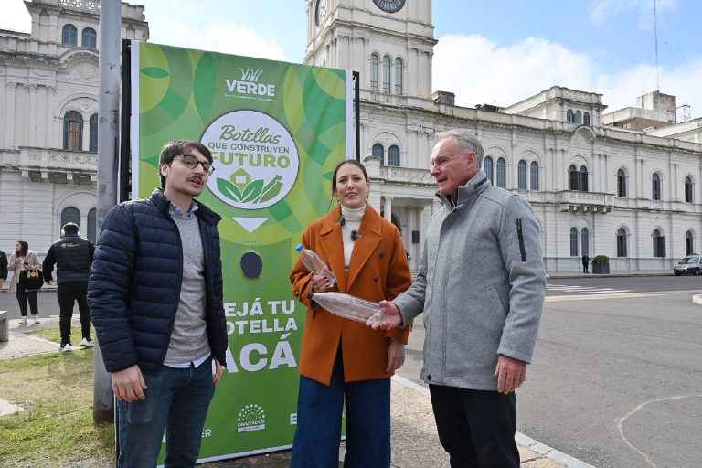 ENTRE RÍOS LANZA LA PRIMERA CAMPAÑA PARA CONSTRUIR AULAS CON BOTELLAS PET RECICLADAS