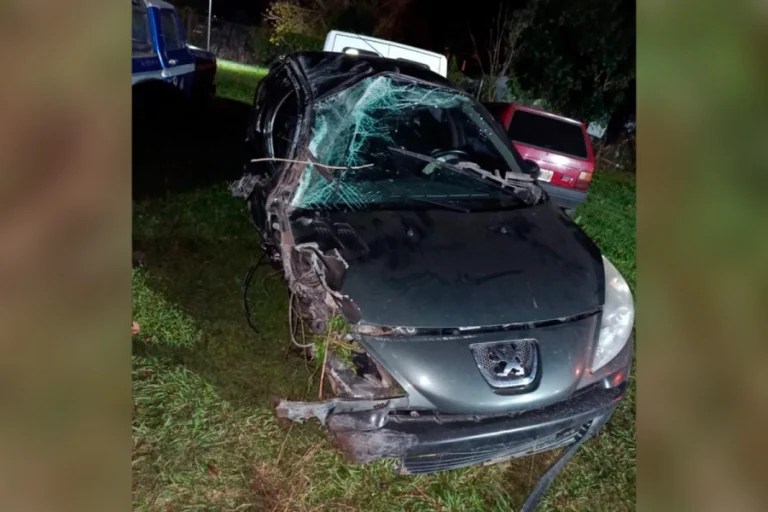 CINCO HERIDOS TRAS UN CHOQUE Y VUELCO EN LA RUTA 20, EN LA ZONA DE URDINARRAIN
