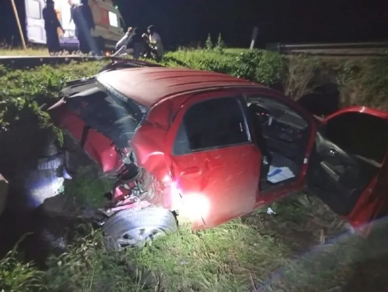 UN JOVEN DESPISTÓ CON SU AUTO EN EL ACCESO A ESCRIÑA SOBRE LA RUTA 20