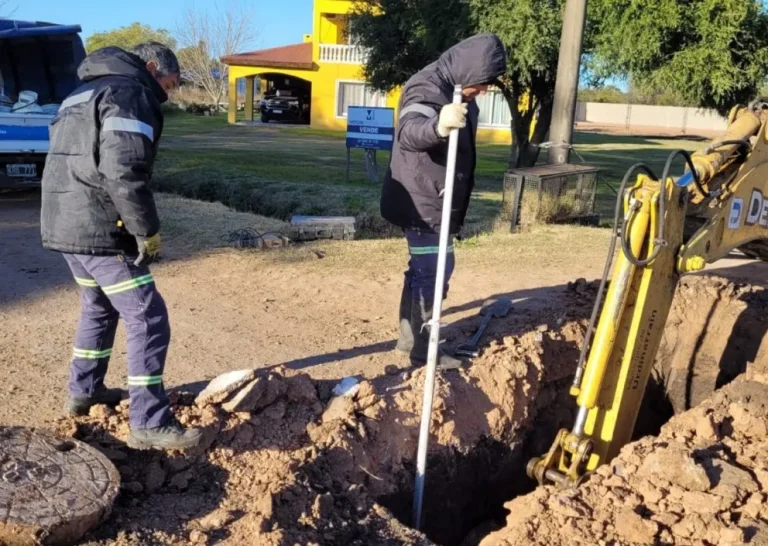 INSTALAN UNA NUEVA RED DE AGUA POTABLE Y CLOACAS EN URDINARRAIN