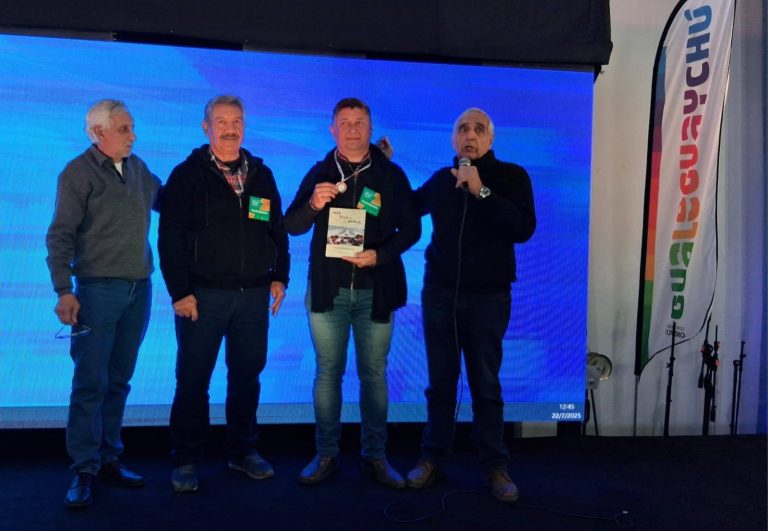 JUAN “NARDI” GARCÍA FUE DISTINGUIDO EN LA FERIA INTERNACIONAL DEL LIBRO EN GUALEGUAYCHÚ