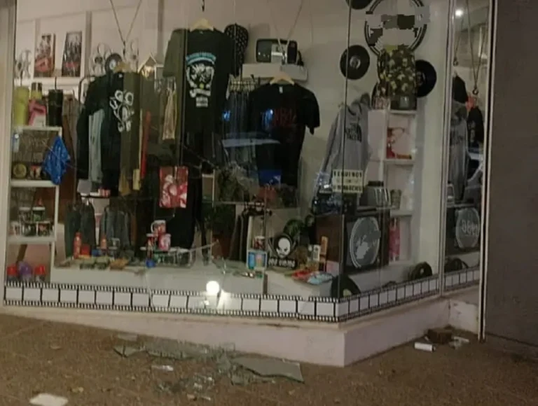 ADOLESCENTES ROMPIERON UNA VIDRIERA Y ROBARON EN UN COMERCIO EN GUALEGUAYCHÚ