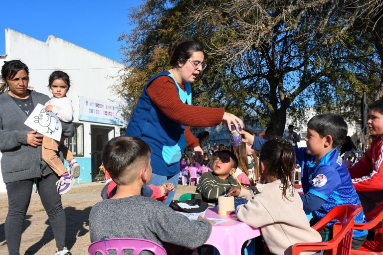 EL PROGRAMA “BARRIO VIVO” CONTINÚA DESARROLLÁNDOSE EN EL B° ISLAS MALVINAS DE GUALEGUAY