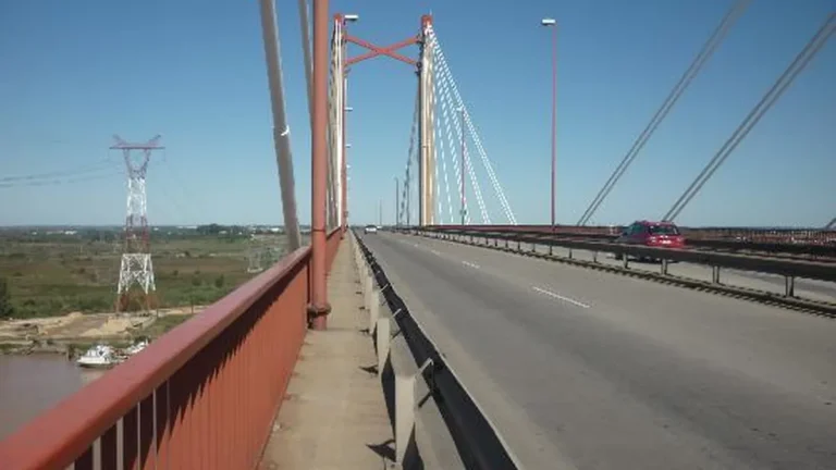 BUSCAN A UN JOVEN QUE SE HABRÍA ARROJADO DEL PUENTE ZÁRATE – BRAZO LARGO