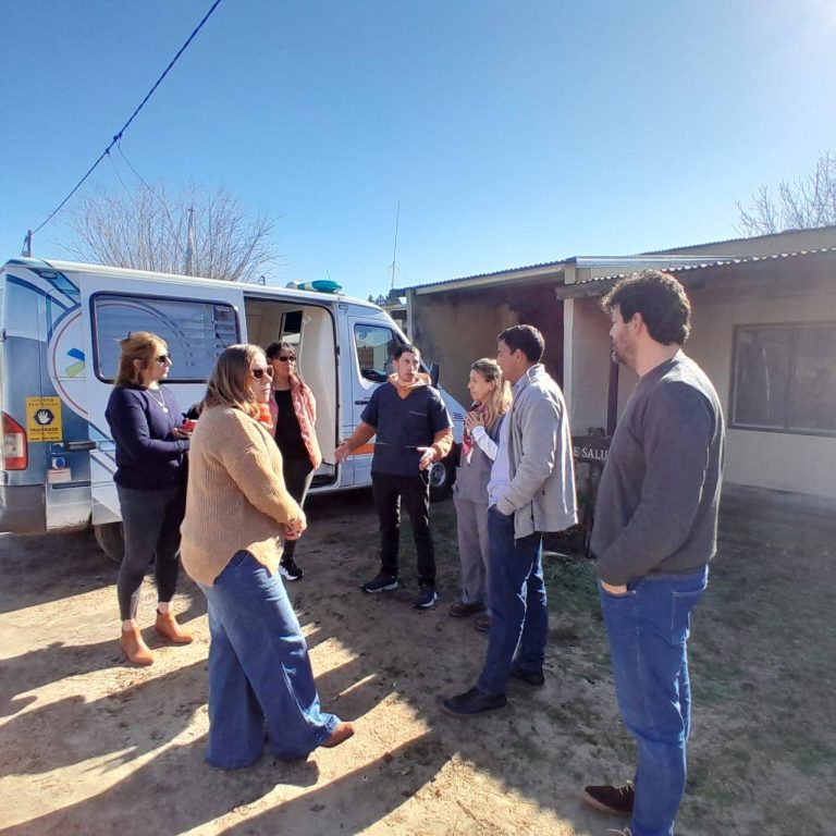 LA MINISTRA DE DESARROLLO HUMANO DE LA PROVINCIA VISITÓ MÉDANOS