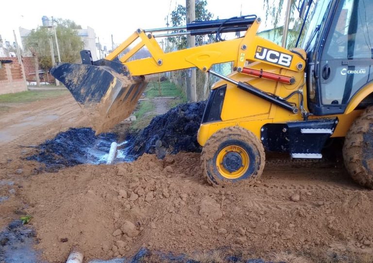 SE REALIZARON TRABAJOS DE RELLENO Y NIVELACIÓN DE CALLES EN V. PARANACITO