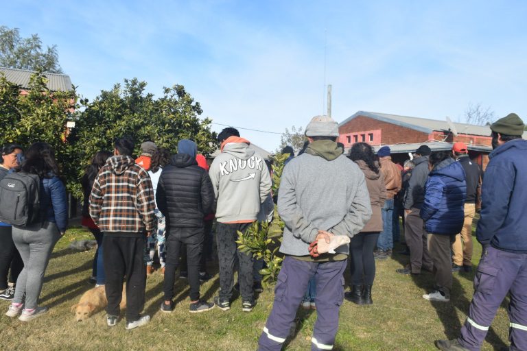 SE REALIZÓ EL PRIMER TALLER DE PODA DE ÁRBOLES FRUTALES EN V. PARANACITO