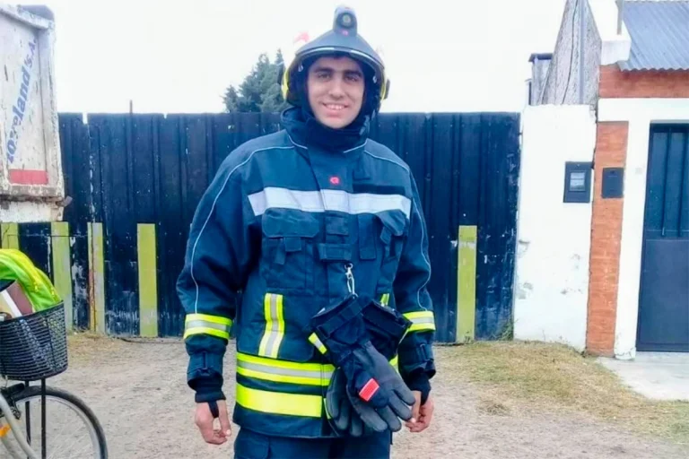 BOMBERO SALVÓ LA VIDA A UNA BEBA DURANTE LOS FESTEJOS DEL DÍA DEL NIÑO EN GUALEGUAY
