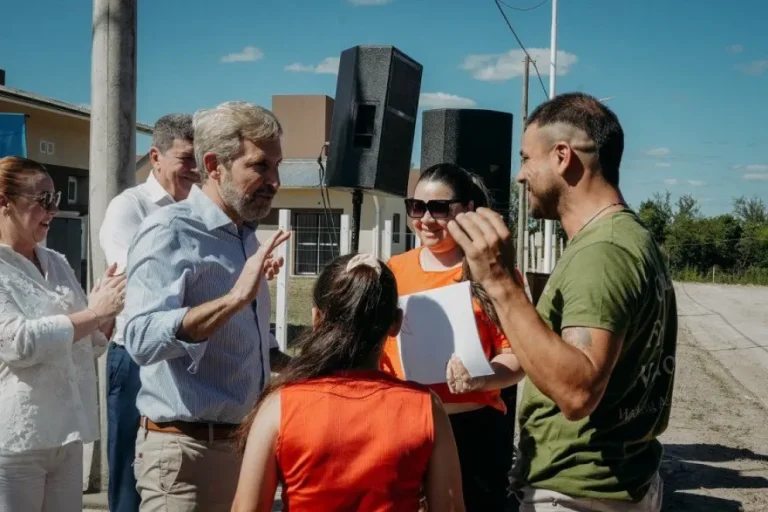 FRIGERIO ENTREGA 40 VIVIENDAS EN URDINARRIAN ESTE JUEVES