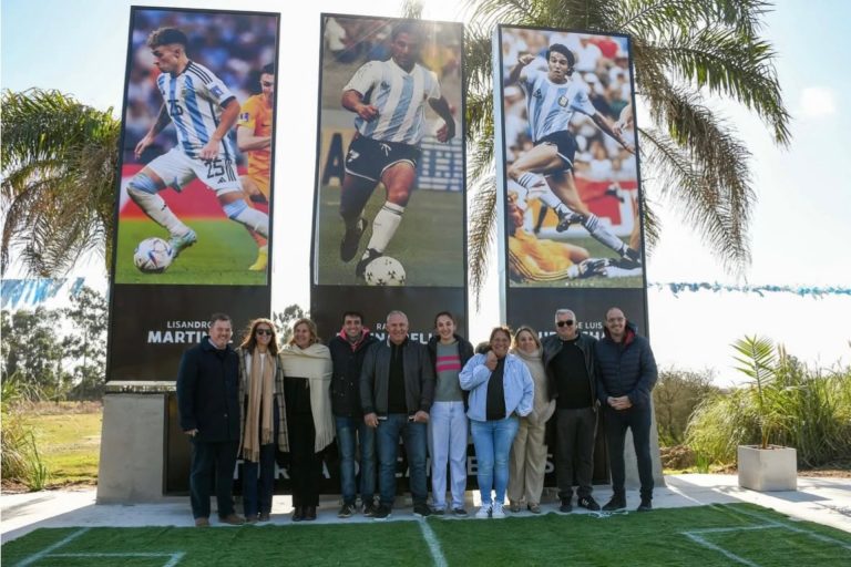 EL GOBIERNO PROVINCIAL ACOMPAÑO EL HOMENAJE A BURRUCHAGA, MEDINA BELLO Y MARTÍNEZ EN GUALEGUAY
