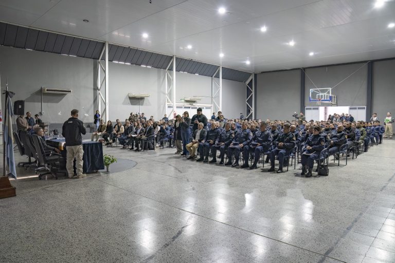 ENTRE RÍOS CAPACITA A LA POLICÍA PARA INTERVENIR EN CRISIS DE SALUD MENTAL EN LA VÍA PÚBLICA