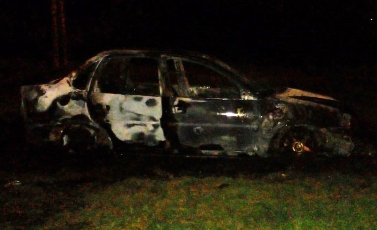 UN AUTO SE INCENDIÓ DEBAJO DEL PUENTE URQUIZA, EN EL DEPARTAMENTO ISLAS