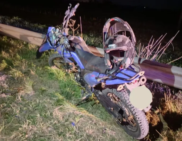 MOTOCICLISTA SUFRIÓ UNA FRACTURA TRAS CAER DE SU MOTO EN LA RUTA 20