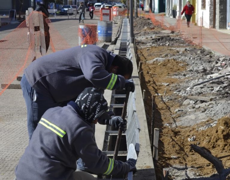 AVANZA LA OBRA DE RENOVACIÓN URBANA EN AV. LIBERTAD DE URDINARRAIN