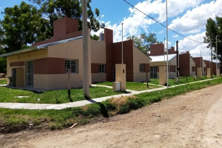 ULTIMAN DETALLES PARA LA ENTREGA DE LAS 40 VIVIENDAS EN URDINARRAIN