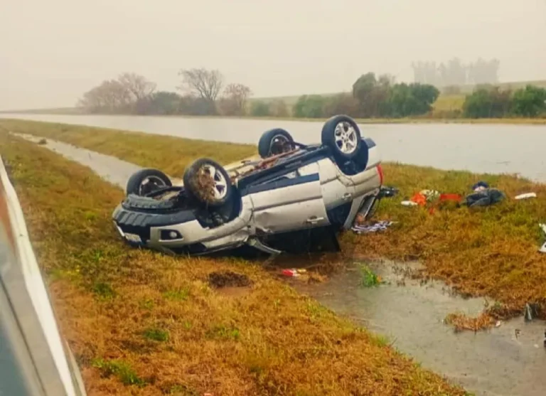 DESPISTÓ UN AUTO EN LA AUTOVÍA ARTIGAS CERCA DEL PEAJE DE COLONIA ELÍA