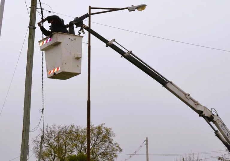 INSTALARON 15 NUEVAS LUMINARIAS EN URDINARRAIN PARA AHORRAR ENERGÍA
