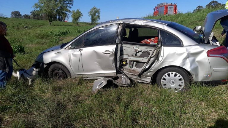 UN AUTO DESPISTÓ Y VOLCÓ EN EL TRAMO DE LA AUTOVÍA 14