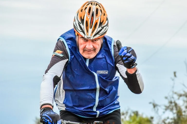 ENTRERRIANO QUE RECORRÍA LA PROVINCIA EN BICICLETA DEBIÓ SUSPENDER LA TRAVESÍA TRAS ACCIDENTARSE