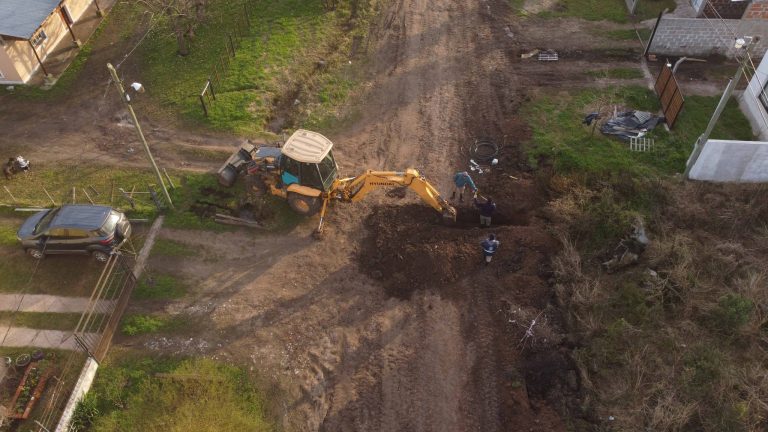 REALIZAN TRABAJOS DE EXTENSIÓN Y CONEXIÓN DE RED DE AGUA POTABLE EN GUALEGUAY