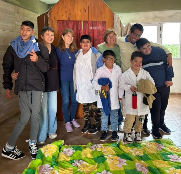 ALUMNOS DEL CEI N°8 DE V. PARANACITO VISITARON LA BIBLIOTECA SANDOR MIKLER