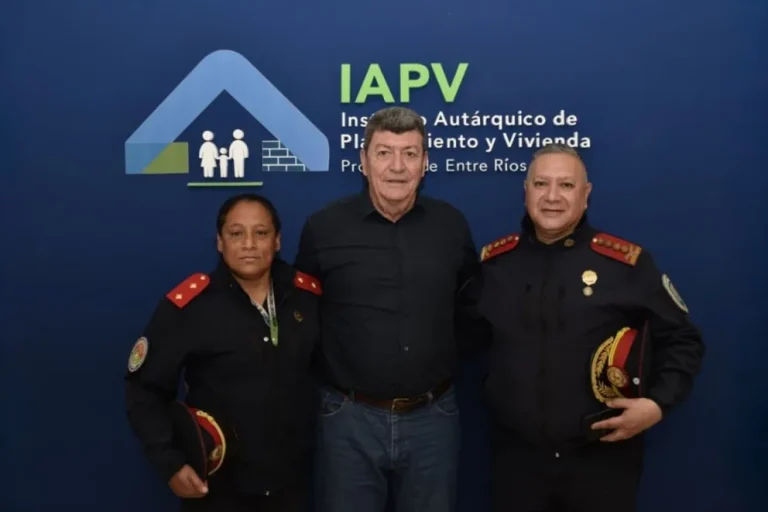 BOMBEROS VOLUNTARIOS DE CEIBAS SE INFORMARON SOBRE LOS PROGRAMAS HABITACIONALES DEL IAPV